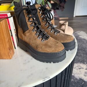 Marc fisher plune platform Boots
